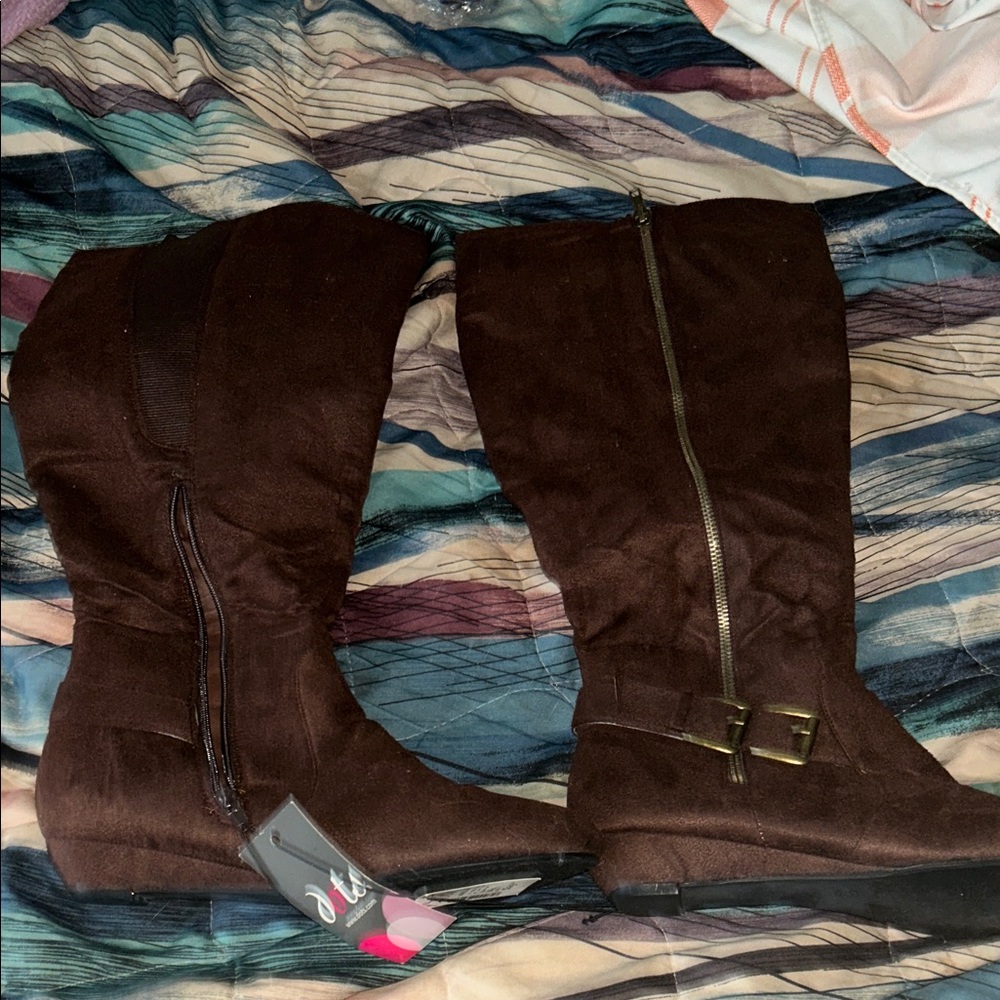 BNWT Brown Under the Knee Boots